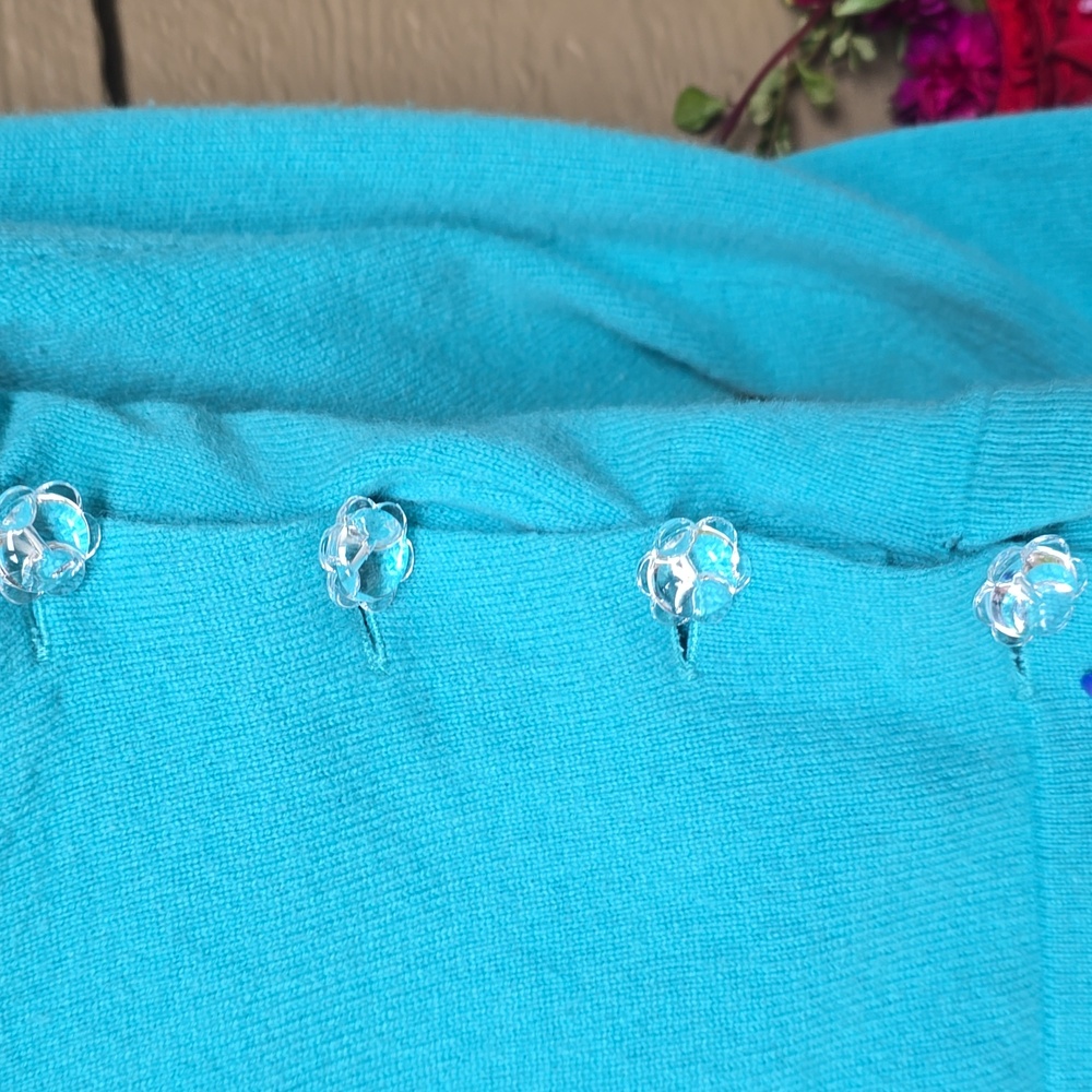 Don Rakow 100% Cashmere Aqua Cropped Wrap Cardigan Embellished Jewel Buttons M - Picture 3 of 5